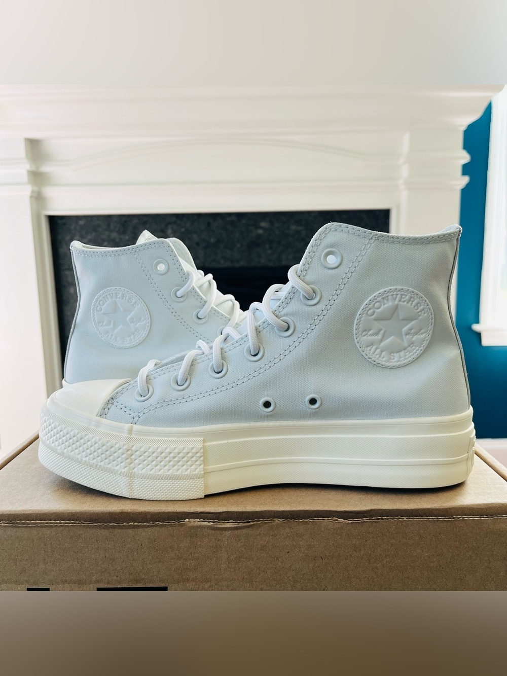 Converse Chuck Taylor All Star Lift Lux High-Top Platform Women’s 7.5 Moonbathe